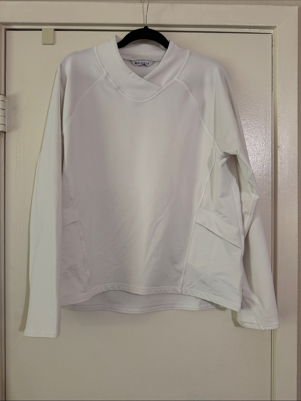 Athleta Women’s Crewneck Long sleeve athletic workout shirt in White Large